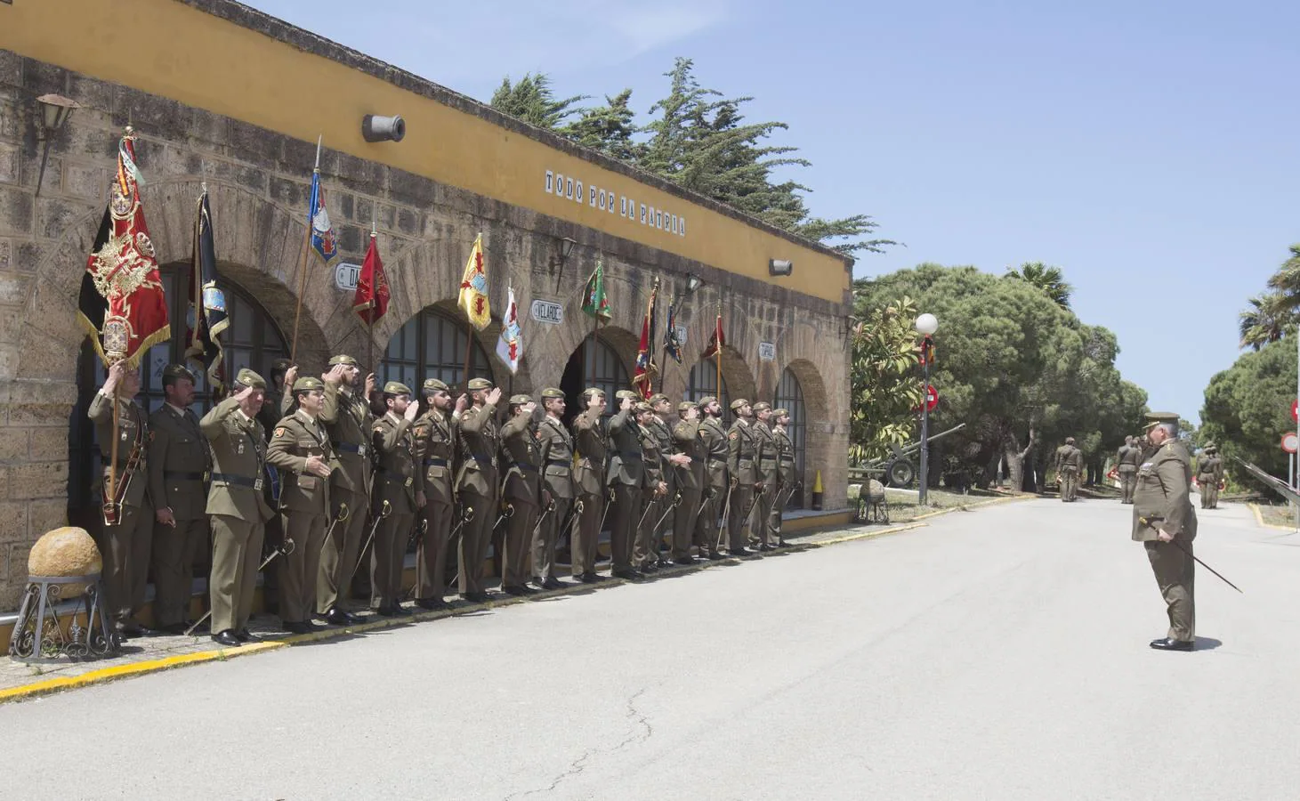 El Regimiento de Artillería de San Fernando celebra el 2 de mayo